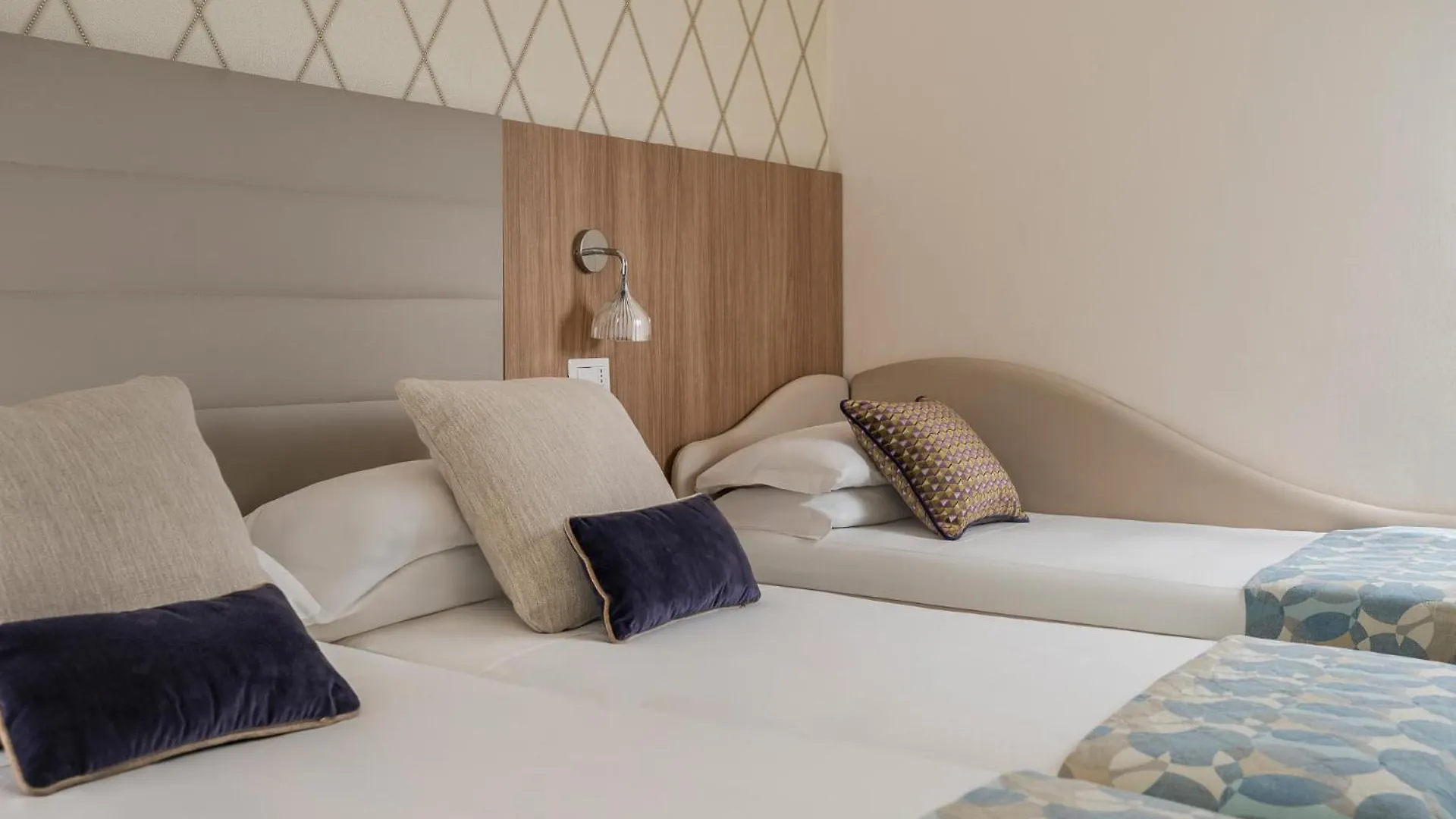 Hotel Calypso- Rimini Marina Centro