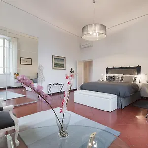 https://old-bridge-historical-and-chic-apartment.it-tuscanyhotel.com