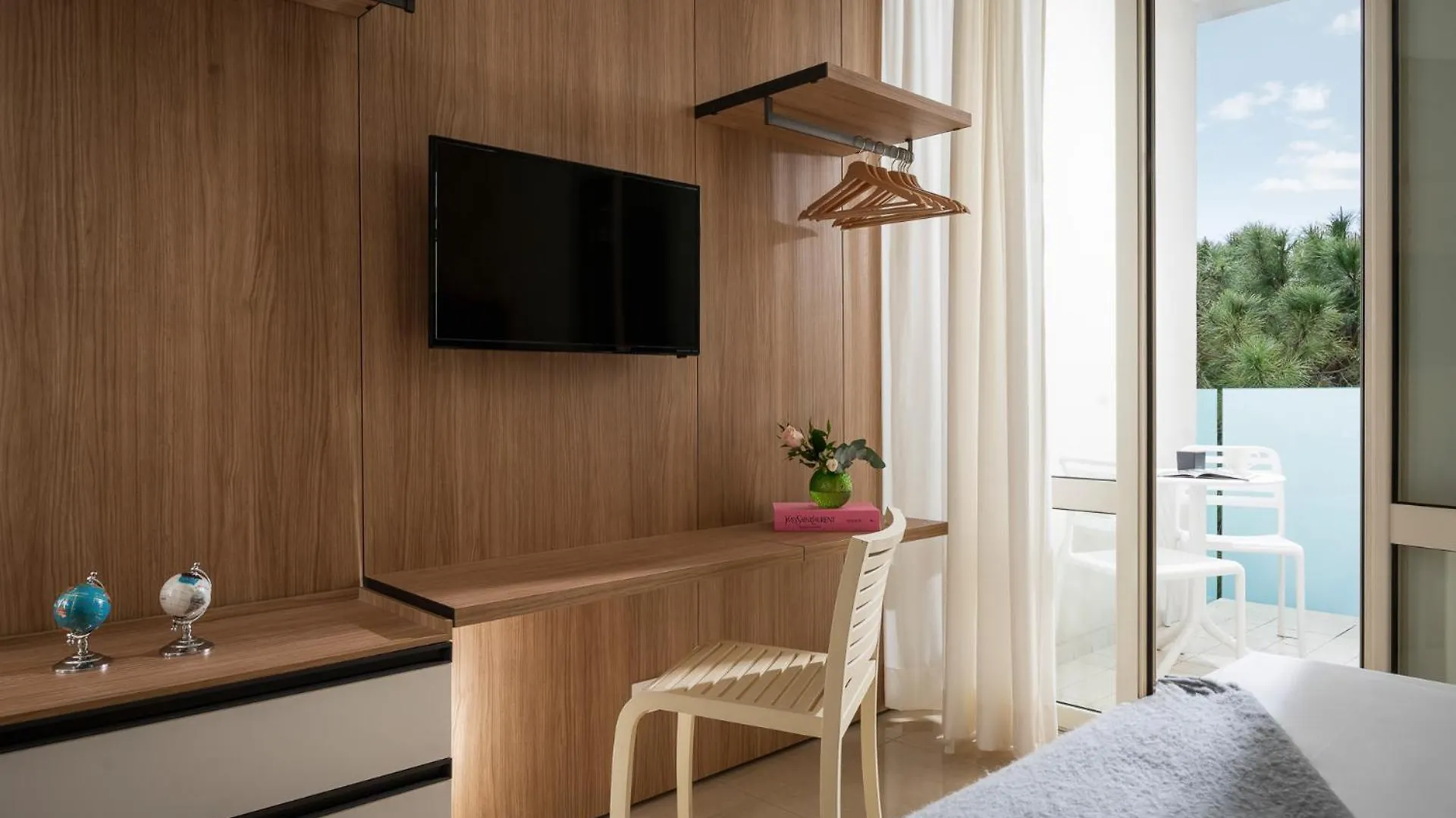 Hotel Calypso- Rimini Marina Centro